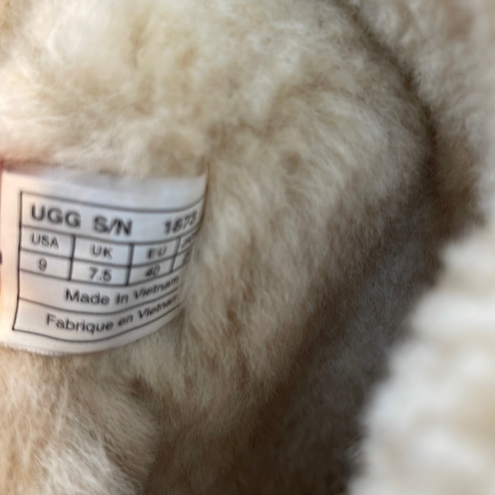 Ugg Tall Boot With Buttons. Size 9 - image 5